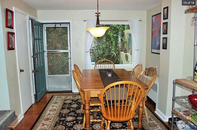 Building Photo - 2423 Manning St