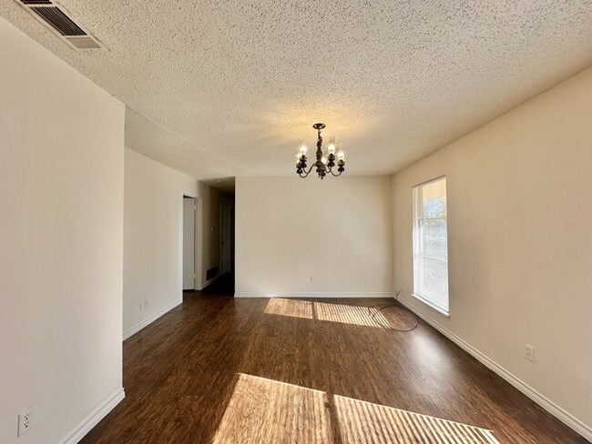 Building Photo - Tour Today! 4 Bedroom 2 Bath Near TJC!