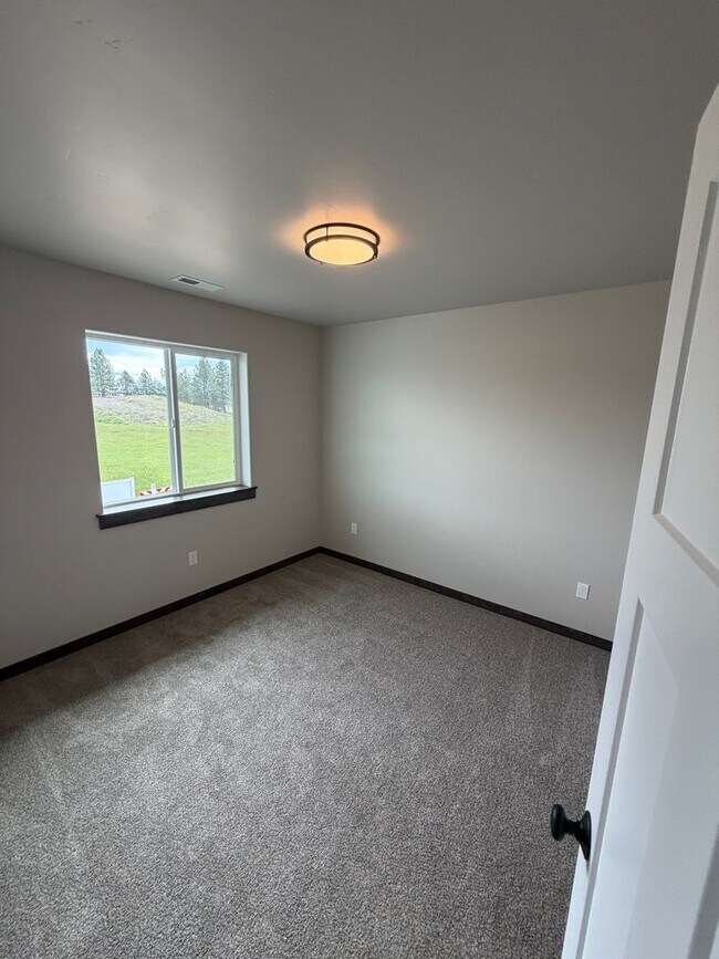 Building Photo - Beautiful & Brand New 4 bd/2.5 ba Home