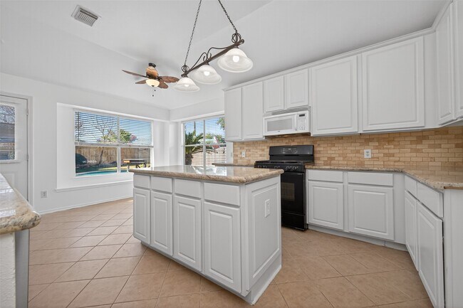 Building Photo - 15619 Winding Valley Dr