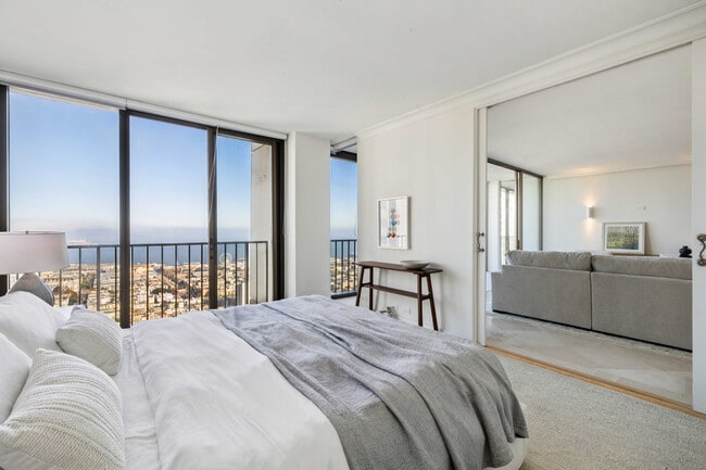 Building Photo - 999 Green St