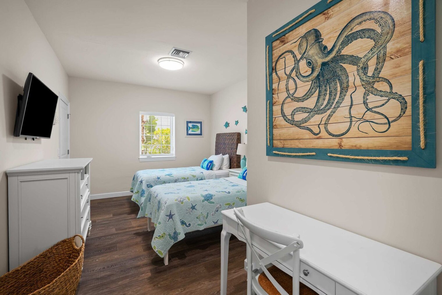 Building Photo - 551 91st Ave N