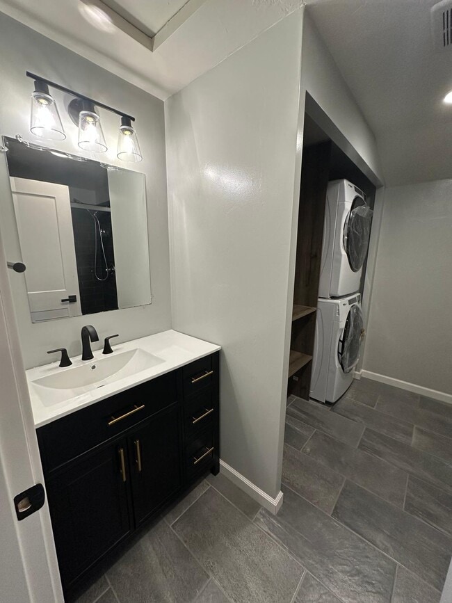 Building Photo - 1414 S Rebecca Ln