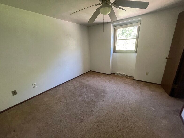 Building Photo - 155 Garfield Way