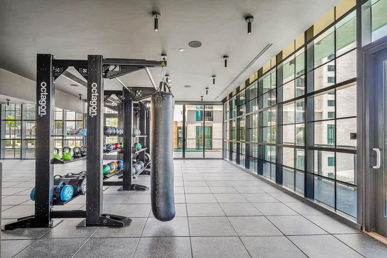 Building Photo - 601 NE 1st Ave