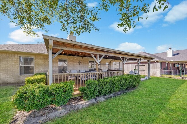 Building Photo - 6210 Fawnlake Dr