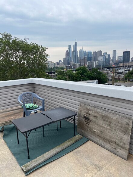 Roof top deck - 526 N 31st St