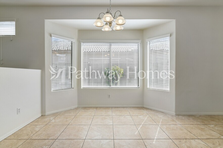Building Photo - 15046 N 172nd Ln
