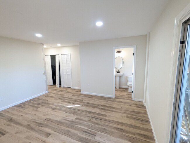 Building Photo - 7122 Collinsworth Pl
