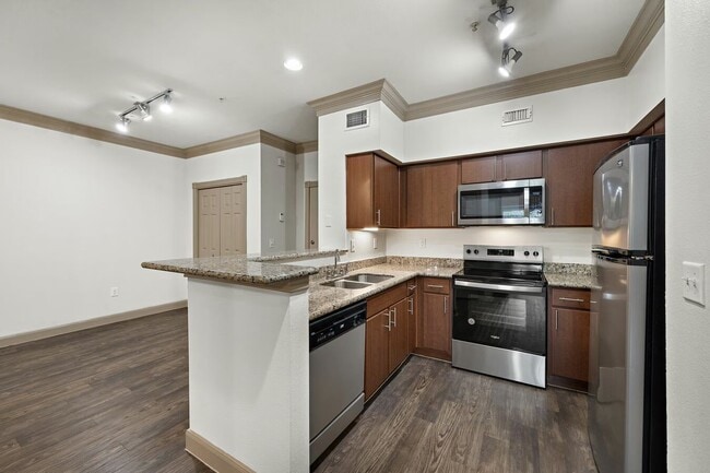 Building Photo - Move In Easy — $0 Deposit!
