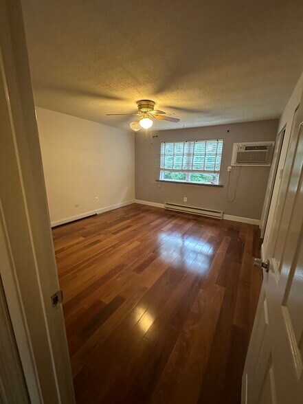 Building Photo - 404 Dresher Rd