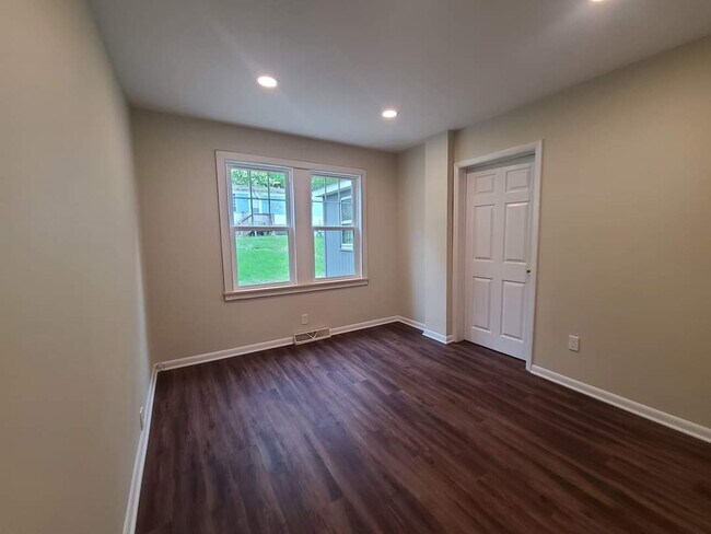 Building Photo - 5 Beaver Brook Rd