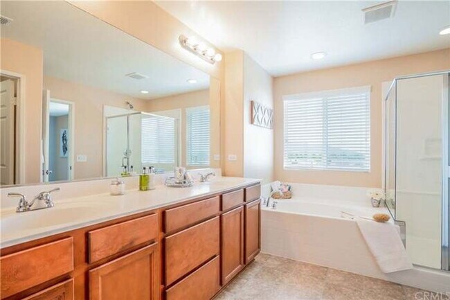 Building Photo - 10958 Clover Cir