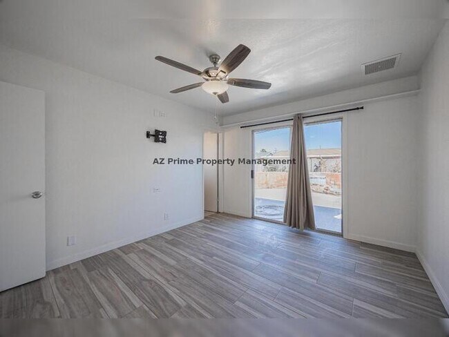 Building Photo - 8518 E Rancho Vista Dr