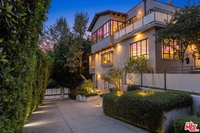 Building Photo - 7801 Hillside Ave