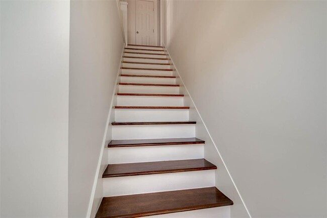 Building Photo - 2601 Rosedale St