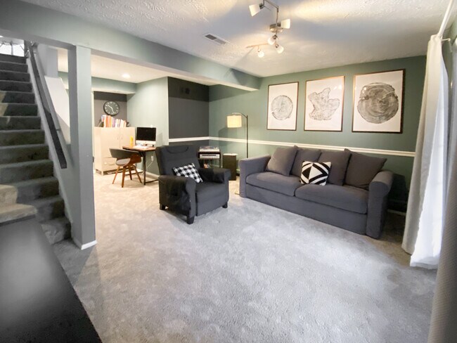 Building Photo - 13957 Palmer House Way