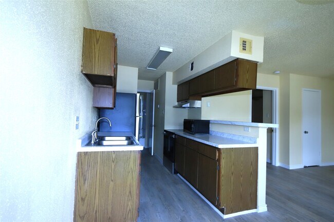 Building Photo - 2750 Holly Hall St