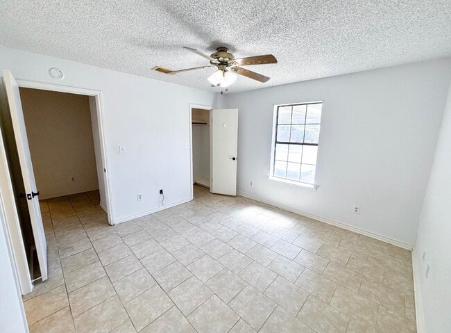 Building Photo - 412 Short Circuit