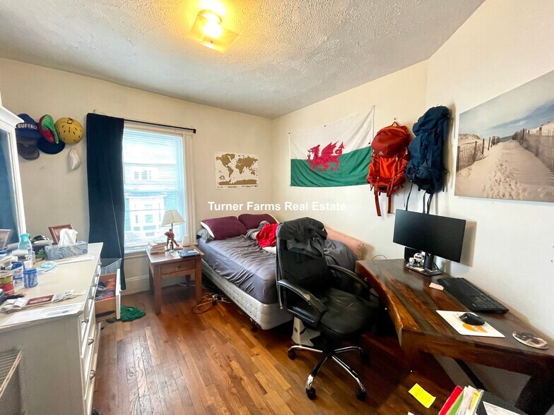 Building Photo - 59 Cedar St