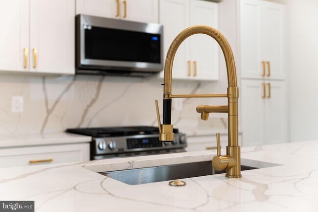 Building Photo - 113 Clifford Ave