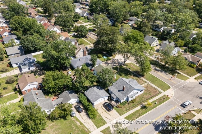 Building Photo - 2945 Roosevelt Rd