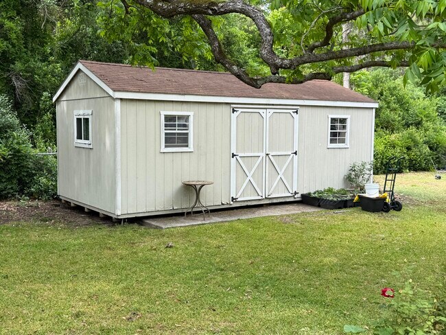 Building Photo - 532 Middleton Dr