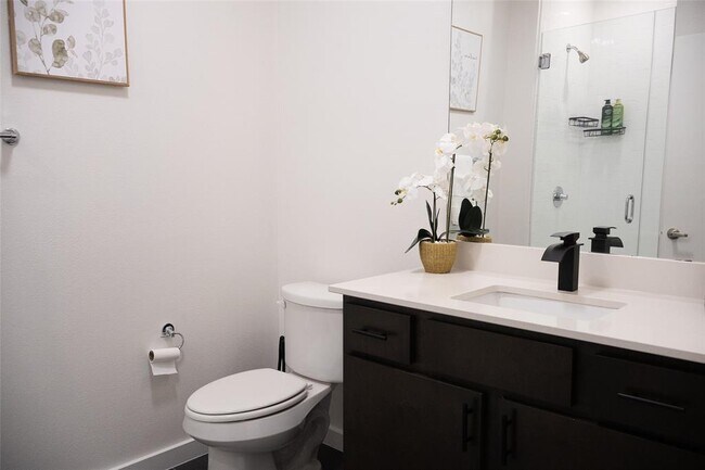 Building Photo - 2505 Thornton Rd