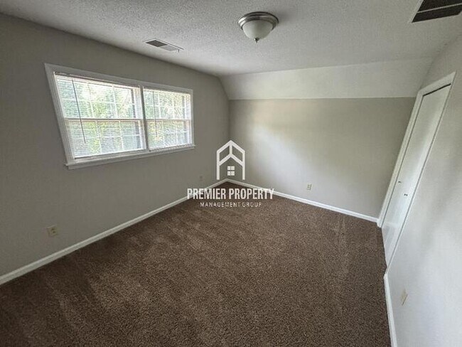 Building Photo - 135 Fox Hill Ct