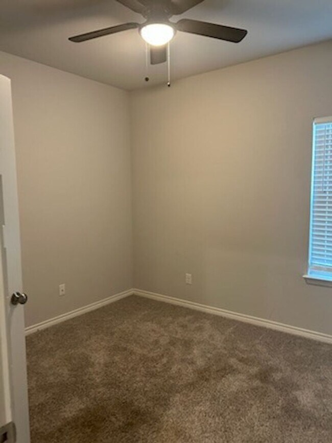 Building Photo - 4-bedroom 2-bathroom house for rent! HOUSING ACCEPTED!