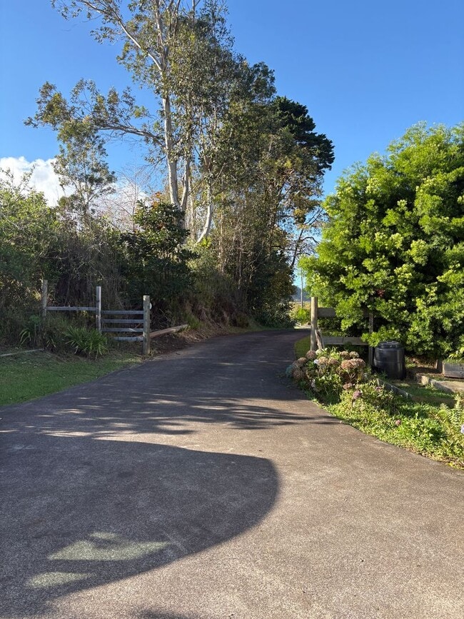 Building Photo - Private 3 bdrm custom home on acreage