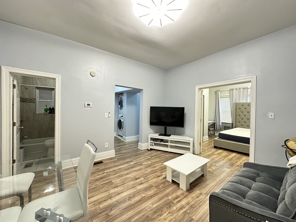 Building Photo - 716 N Elizabeth St