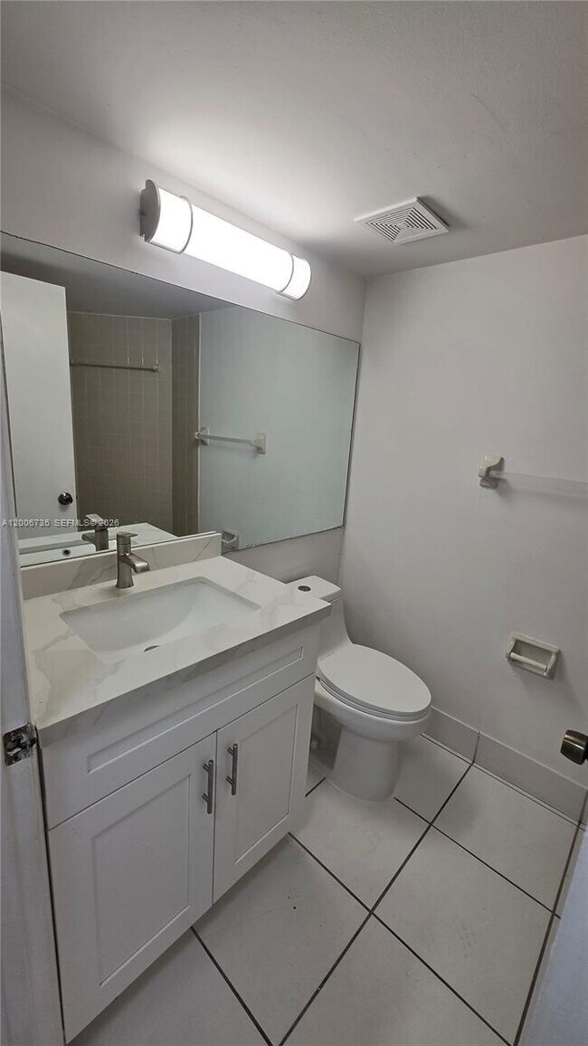 Building Photo - 216 Lake Pointe Dr