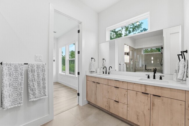 Building Photo - 6042 Cebra St