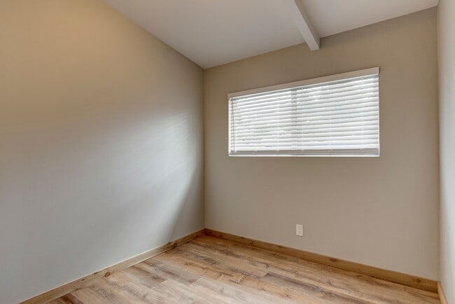 Building Photo - 4 bedroom/2 bath house in Deception Park View