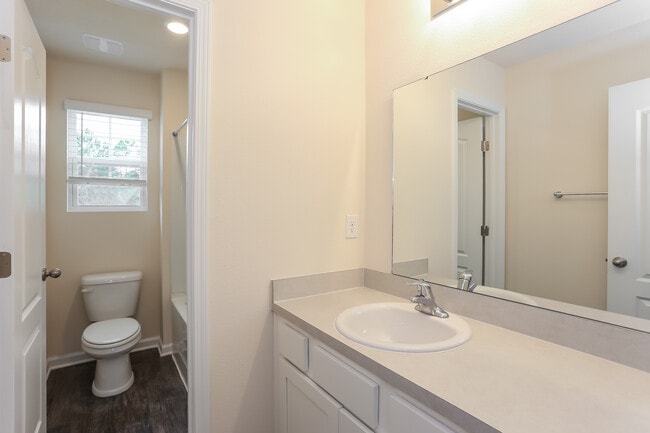 Building Photo - 145 Ashwood Cir