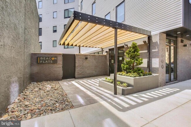 Building Photo - 2000 Dreer St