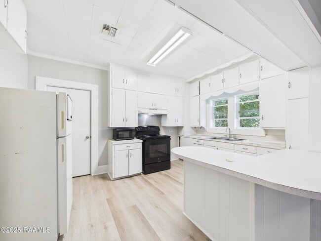 Building Photo - 133 Lyman Dr