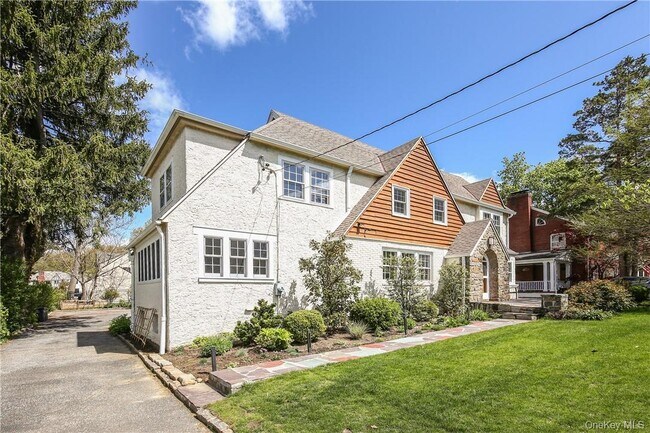 Building Photo - 26 Earlwoode Dr