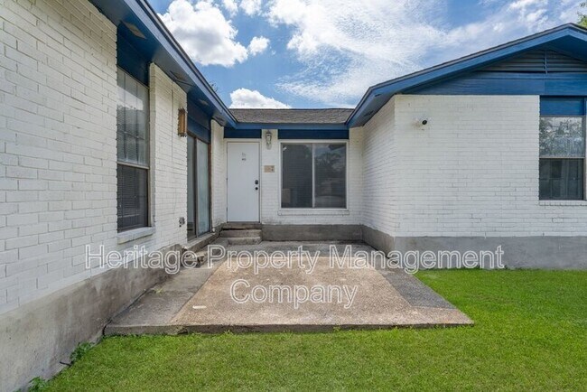 Building Photo - 2526 Town Briar St