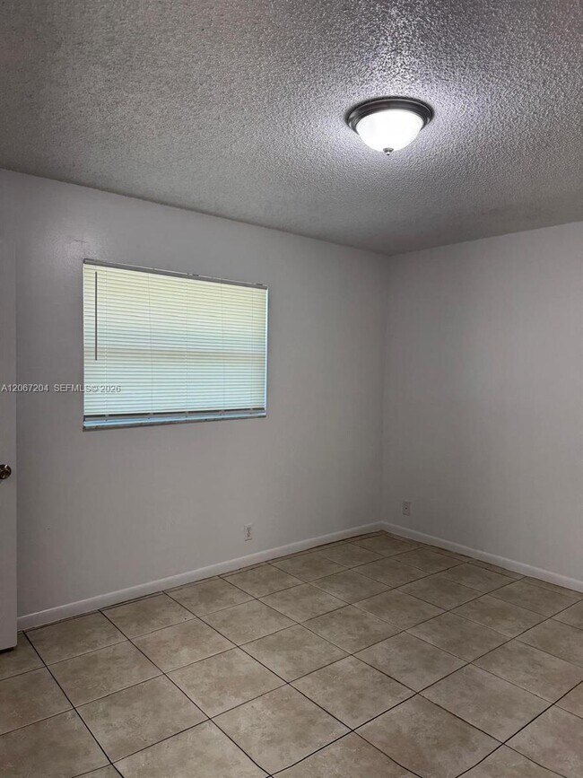 Building Photo - 1746 3rd Ave N