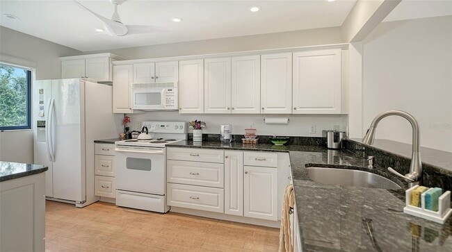 Building Photo - 1611 Clower Creek Dr