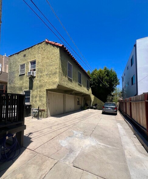 Building Photo - 1152 N Sycamore Ave
