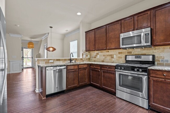 Building Photo - 4320 Lyman Ave