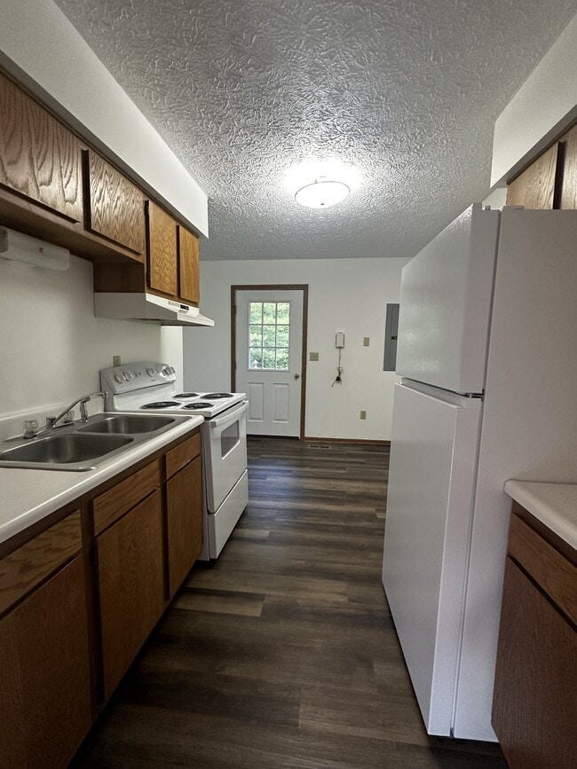 Building Photo - 106 Sharon Dr