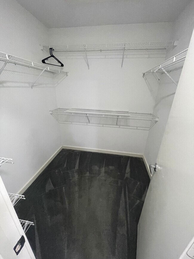 Master Walk in closet - 2715 Chenevert St