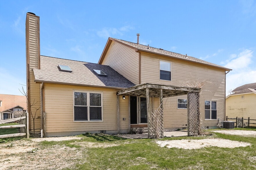 Building Photo - 1127 Crestview St