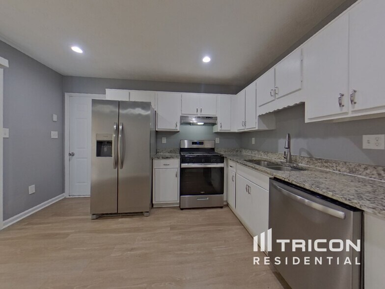 Building Photo - 1384 Ling Dr