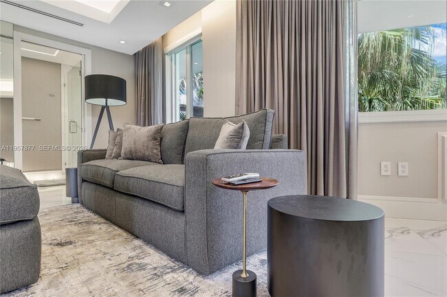 Building Photo - 10190 Collins Ave