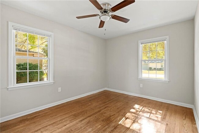 Building Photo - 207 Tanglewood Dr